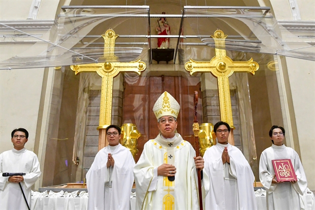 사이공 노트르담 성당, 새로운 금박 십자가 설치