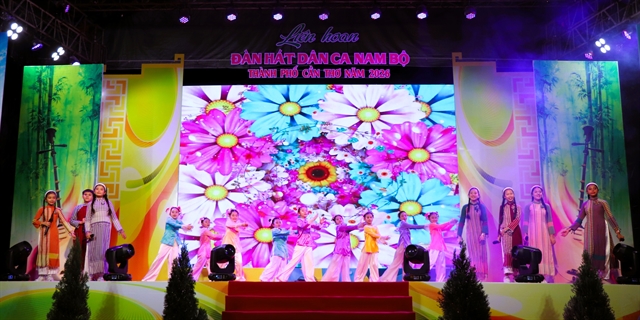 껀터(Cần Thơ) 남부 민요·노래 축제에 300명 넘는 연주자 참가